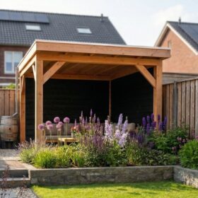 Met zwarte zij- en achterwand